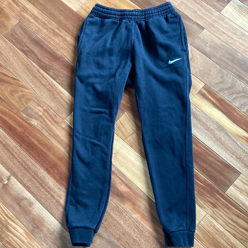 Women’s S black Nike jogger sweatpants with elastic waistband